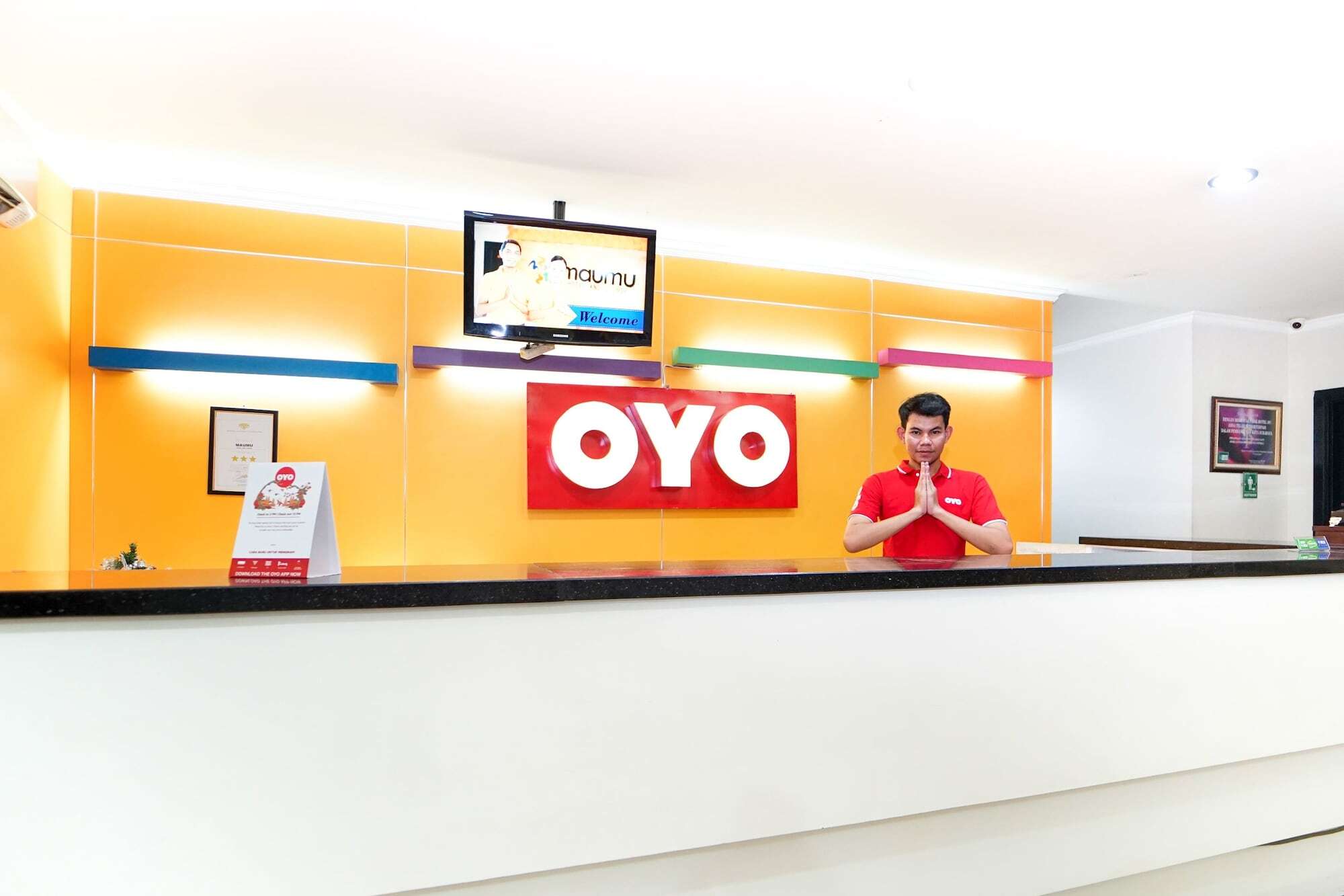 Oyo 235 マウム ホテル&ラウンジ スラバヤ エクステリア 写真